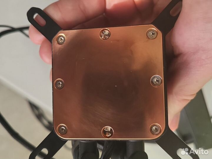 Thermaltake жидкостная система охлаждения TH240