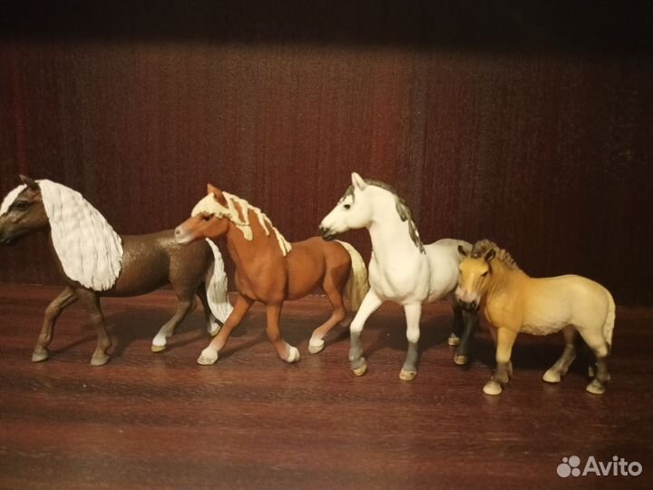 Фигурки лошадей schleich