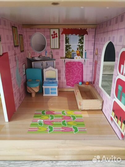 Кукольный домик с мебелью