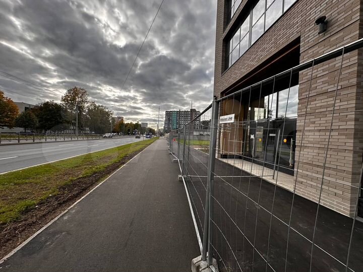 Первая линия, высокий трафик, 56.17 м²