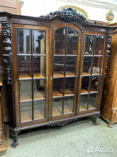 Антикварная витрина