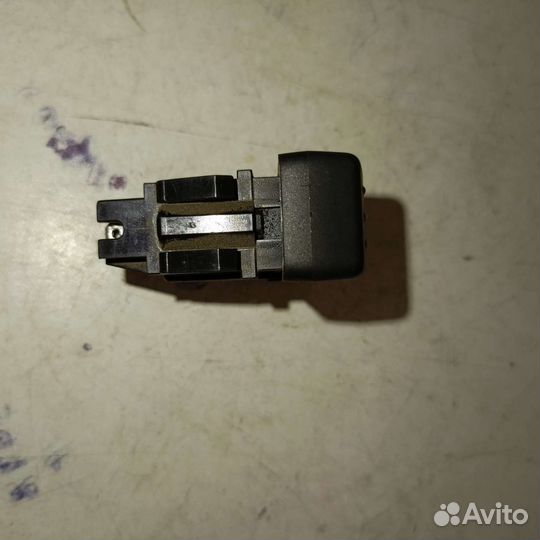 Кнопка центрального замка Renault Laguna 1