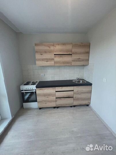 Кухня в наличии со столешницей