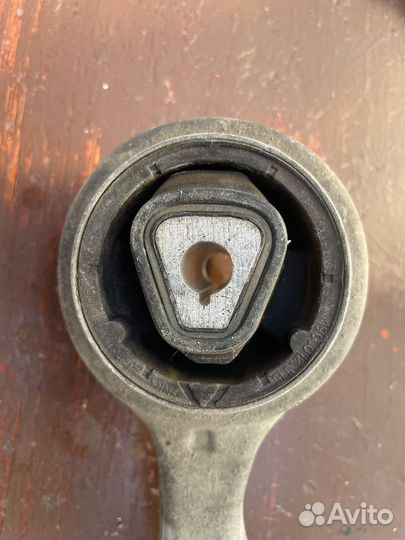 Рычаг передний левый