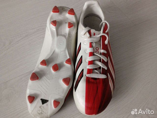 Футбольные бутсы adidas