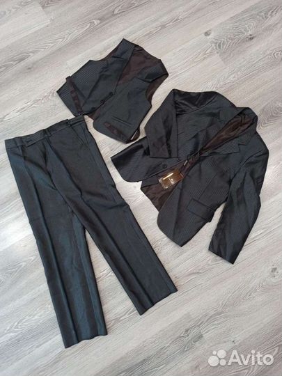 Костюм тройка для мальчика новый