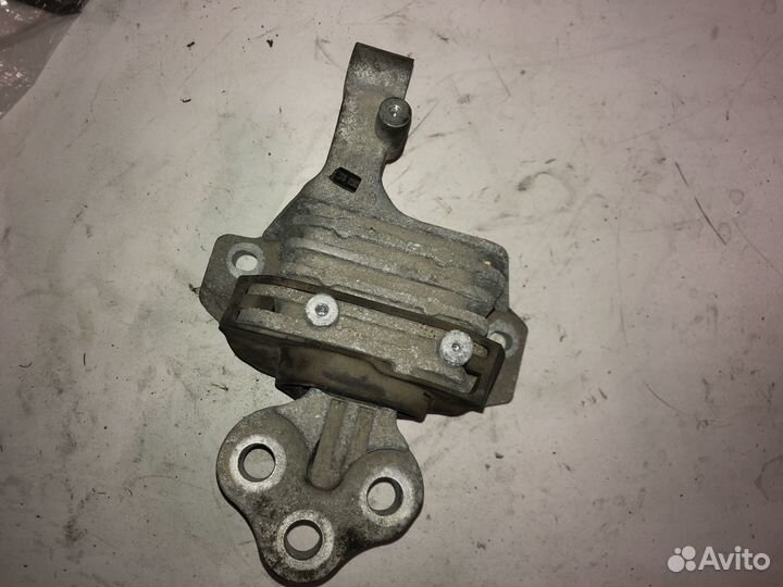 Jeep cherokee Kl 2014 2,4 опора двс левая