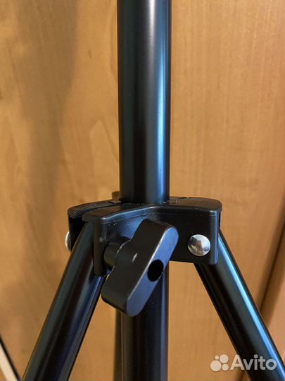 Штатив напольный металлический