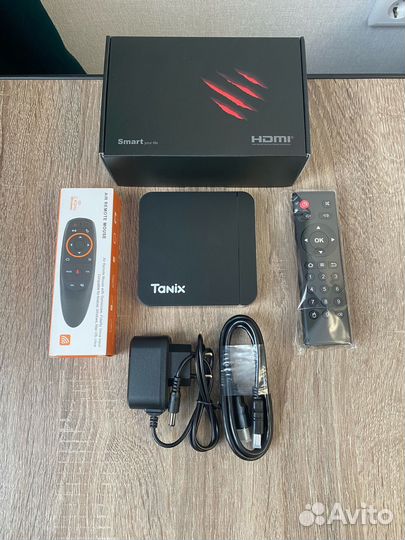 Tanix w2 + пульт с голосовым управлением