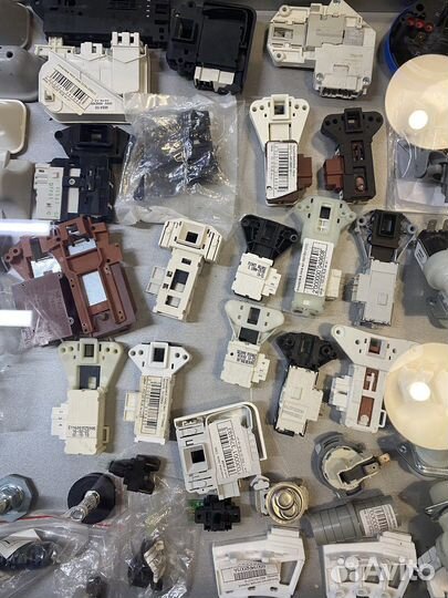 Устройство блокировки люка сма