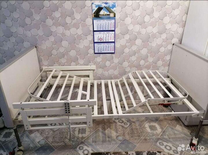 Медицинская кровать, с пультом