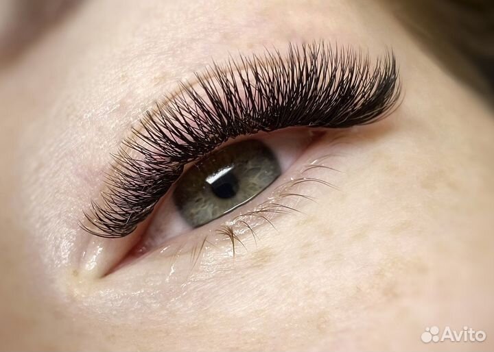 Наращивание ресниц, оформление бровей