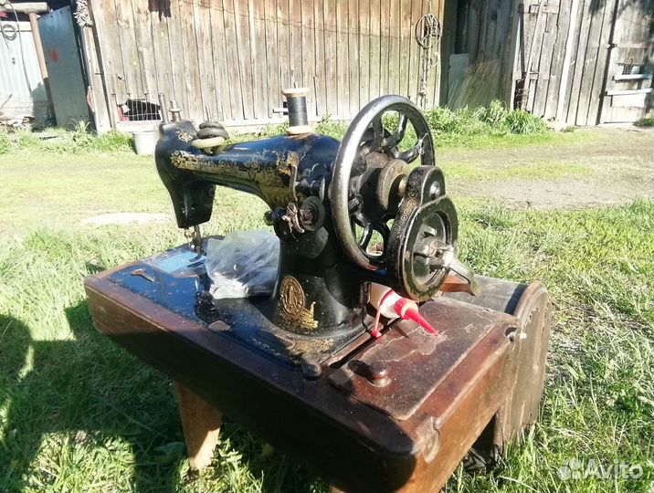 Швейная машинка singer