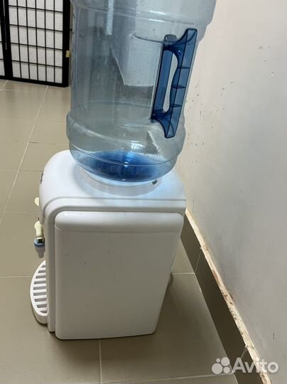 Кулер для нагрева бутилированной воды