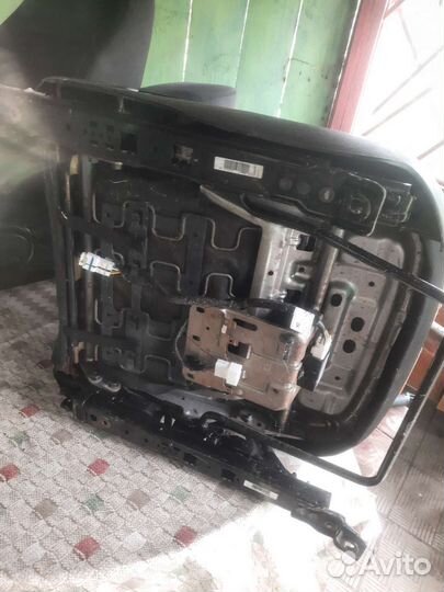 Передние сидения на audi