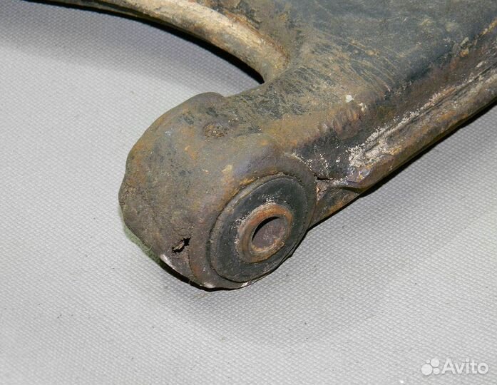 Рычаг передний левый/правый VW Passat B3