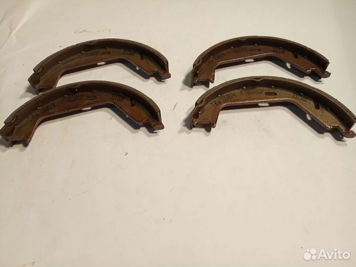 Колодки тормозные барабанные, задние TRW