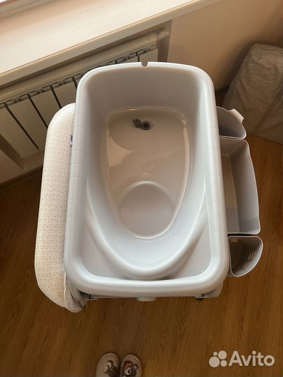 Пеленальный столик с ванночкой chicco