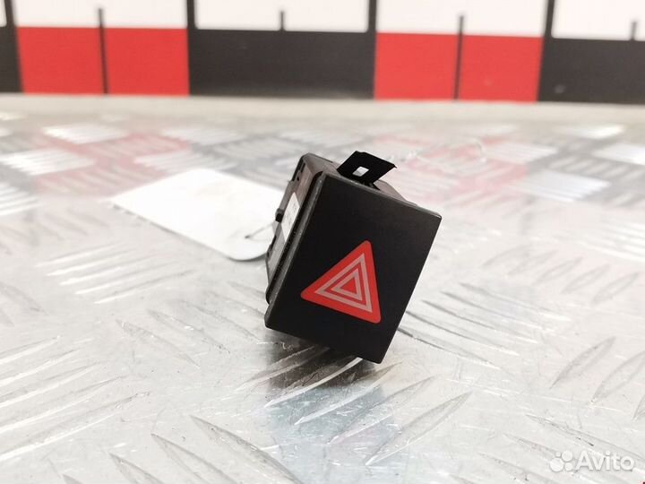 Кнопка аварийной сигнализации Volkswagen Polo 4