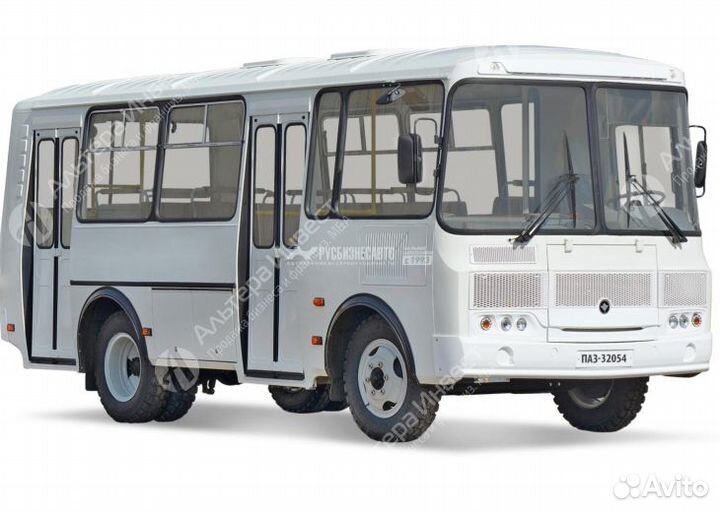 Автобус на маршруте с высоким планом