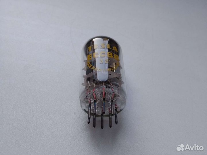 Радиолампа Tesla ECC88