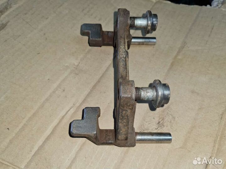 Скоба заднего суппорта citroen c5x7