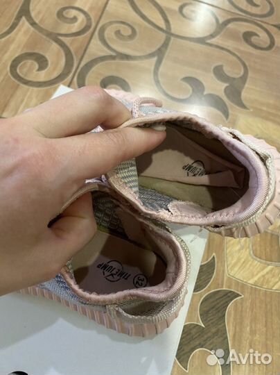 Кроссовки для девочки