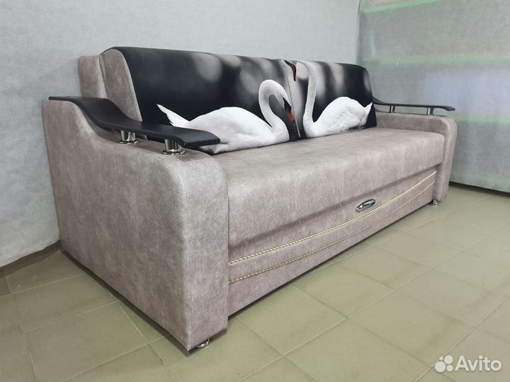 Диван на металлокаркасе