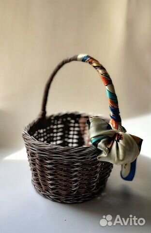 Корзина плетеная из бумажной лозы
