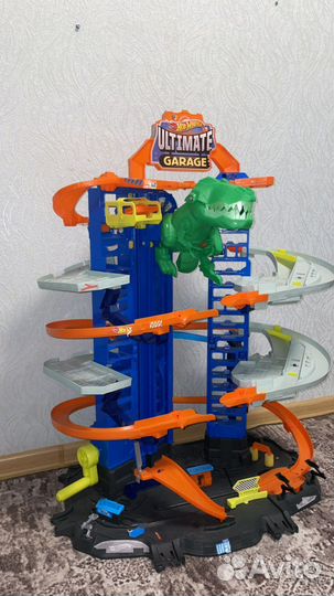 Хот вилс трек гараж с динозавром