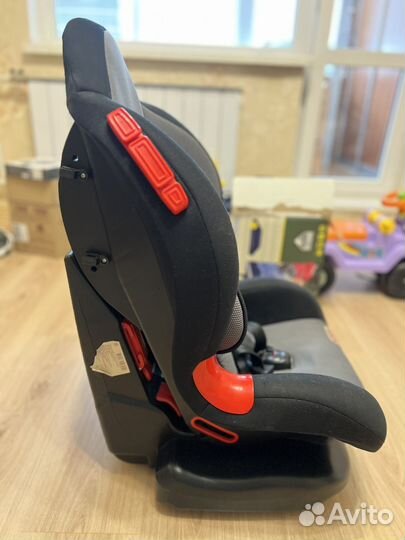 Автомобильное кресло
