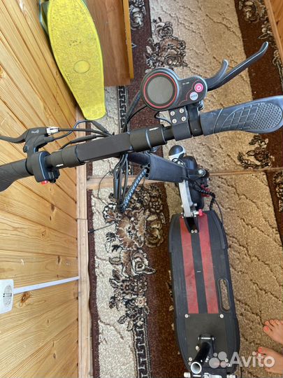 Электрический самокат с сиденьем