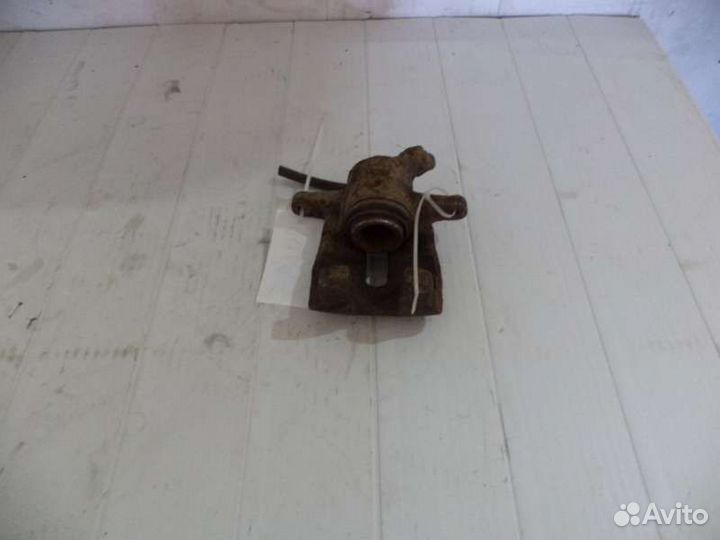 Суппорт задний правый Land Rover Discovery 3