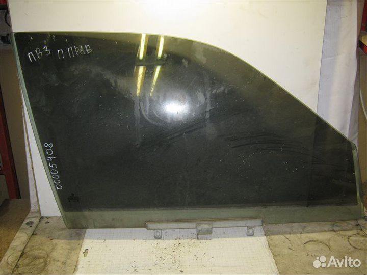 Стекло двери передней правой Volkswagen Passat