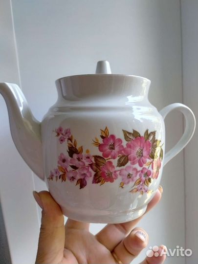 Сахарница и чайник