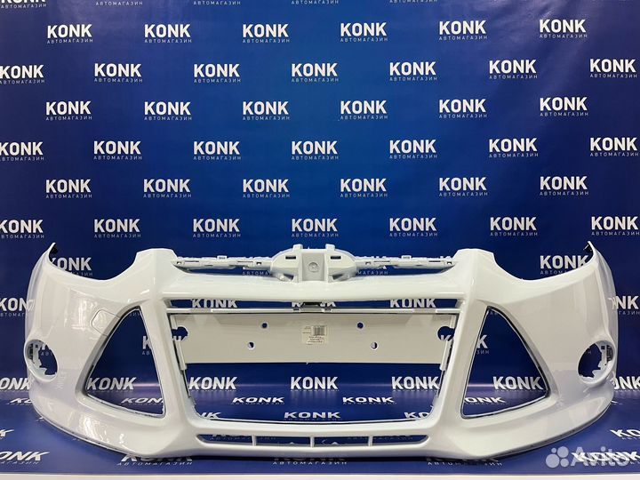 Белый бампер на Форд Фокус 3