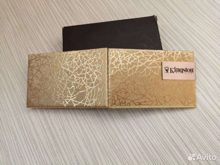 Визитница металлическая карманная цвета золота