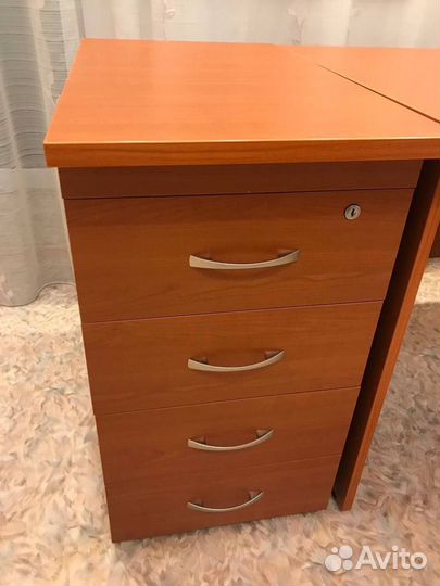 Письменный стол