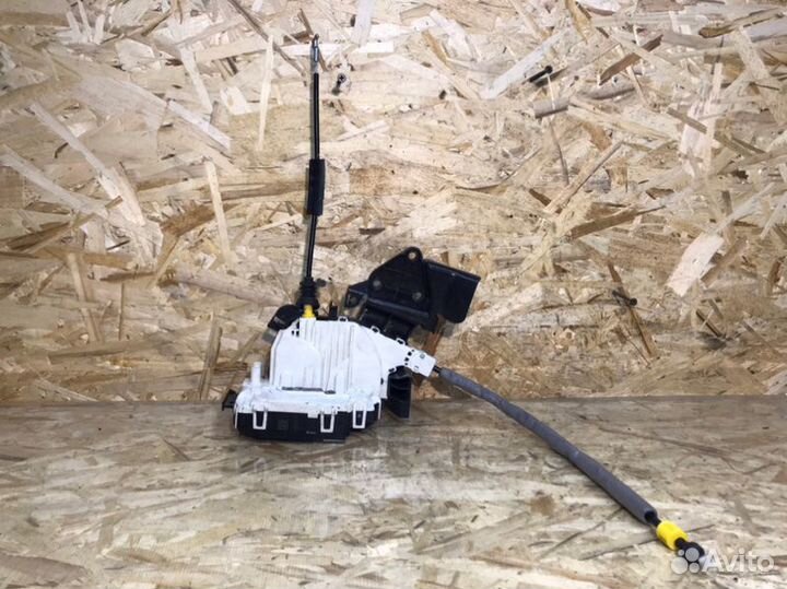 Замок двери передний правый Mercedes-Benz C W204