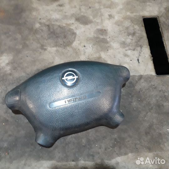 Подушка безопасности водителя Опель Вектра Б