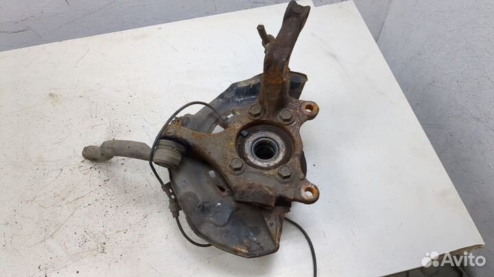 Ступица (кулак, цапфа) левая передняя Toyota RAV 4