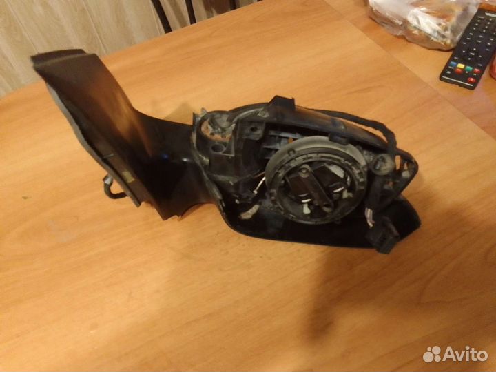 Правое зеркало