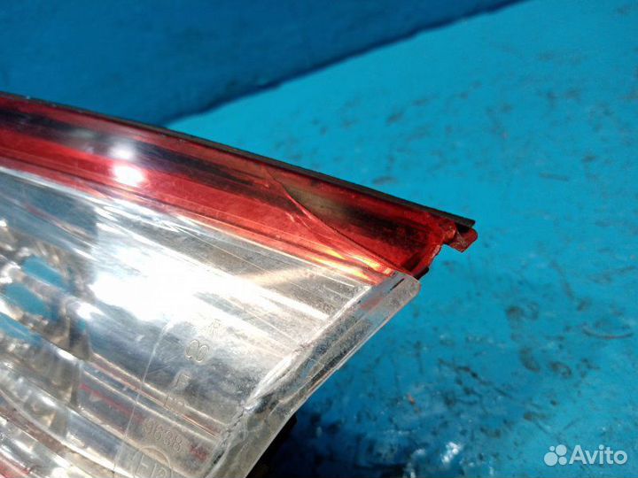 Фонарь крышки багажника правый Nissan Maxima CA33