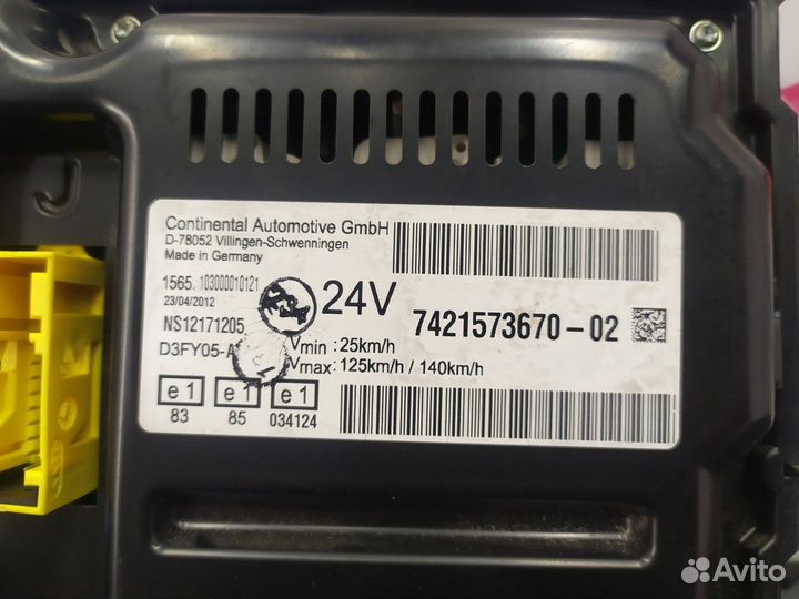 7421573670 Панель приборов