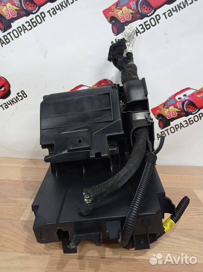 Блок предохранителей под капот Citroen C4 2 B7