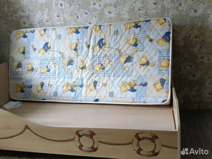Кровать подростковая