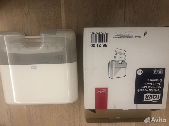 Tork Мини-диспенсер для листовых полотенец