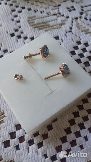 Золотые серьги с лондон топазом