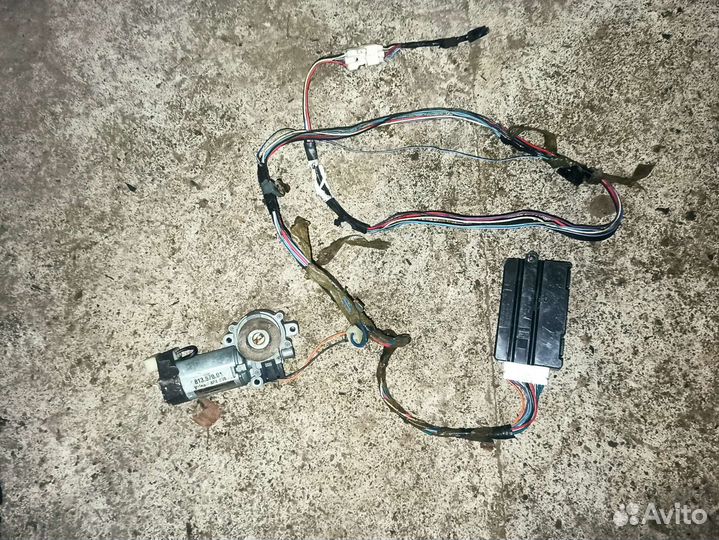 Моторчик люка Chrysler 300 М 813.570.01