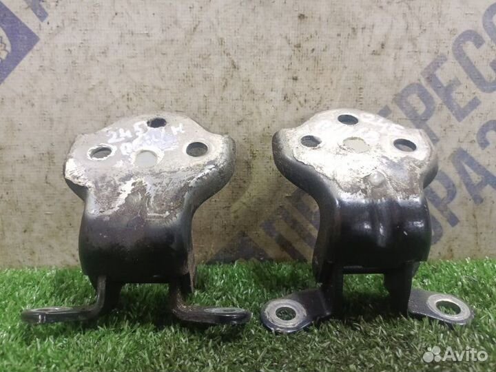 Петля двери передняя правая Chevrolet Lacetti